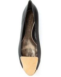 Черно-бежевые кожаные туфли от Alexander McQueen