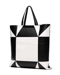 Черно-белая кожаная большая сумка с геометрическим рисунком от Calvin Klein 205W39nyc