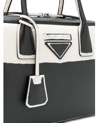 Черно-белая кожаная большая сумка от Prada