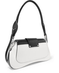 Черно-белая кожаная сумка-саквояж от Prada