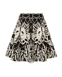 Черно-белая короткая юбка-солнце с принтом от Alexander McQueen