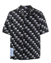 Мужская черно-белая рубашка с коротким рукавом с принтом от McQ
