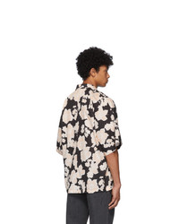 Мужская черно-белая рубашка с коротким рукавом с цветочным принтом от McQ Alexander McQueen