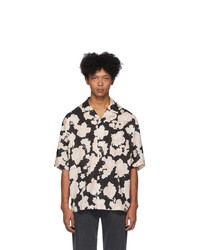 Мужская черно-белая рубашка с коротким рукавом с цветочным принтом от McQ Alexander McQueen