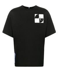 Мужская черно-белая футболка с круглым вырезом с принтом от McQ