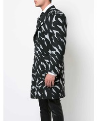 Черно-белое длинное пальто от Versace