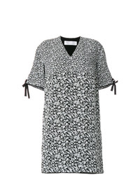 Черно-белое платье прямого кроя с цветочным принтом от Victoria Victoria Beckham