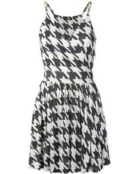 Черно-белое платье с плиссированной юбкой с узором "гусиные лапки" от Balmain