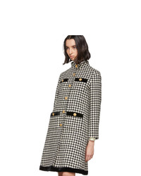 Женское черно-белое твидовое пальто с узором "гусиные лапки" от Gucci