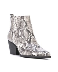 Черно-белые кожаные ботильоны со змеиным рисунком от Sam Edelman