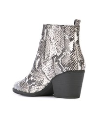 Черно-белые кожаные ботильоны со змеиным рисунком от Sam Edelman