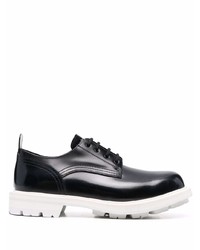 Черно-белые кожаные массивные туфли дерби от Alexander McQueen