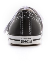 Женские черно-белые кожаные низкие кеды от Converse