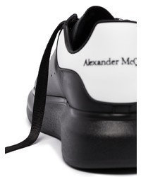 Мужские черно-белые кожаные низкие кеды от Alexander McQueen