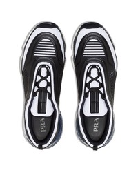 Мужские черно-белые кроссовки от Prada
