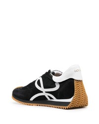 Мужские черно-белые кроссовки от Loewe