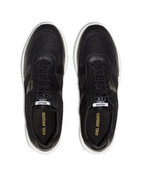 Мужские черно-белые кроссовки от Axel Arigato