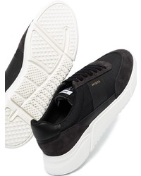 Мужские черно-белые кроссовки от Axel Arigato