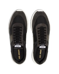 Мужские черно-белые кроссовки от Axel Arigato