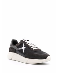 Мужские черно-белые кроссовки от Axel Arigato