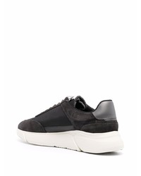 Мужские черно-белые кроссовки от Axel Arigato