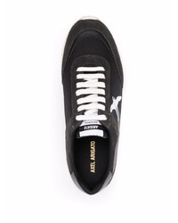 Мужские черно-белые кроссовки от Axel Arigato
