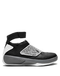 Мужские черно-белые кроссовки от Jordan