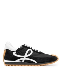 Мужские черно-белые кроссовки от Loewe