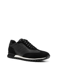 Мужские черно-белые кроссовки от BOSS