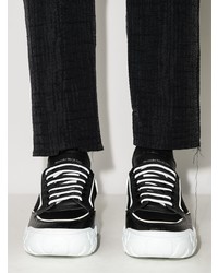 Мужские черно-белые кроссовки от Alexander McQueen