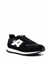 Мужские черно-белые кроссовки от Axel Arigato