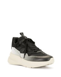 Мужские черно-белые кроссовки от Alexander McQueen