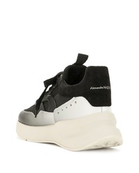 Мужские черно-белые кроссовки от Alexander McQueen