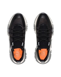 Мужские черно-белые кроссовки от Versace