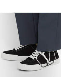 Мужские черно-белые низкие кеды из плотной ткани от Valentino