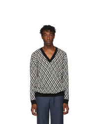 Мужской черно-белый свитер с v-образным вырезом с принтом от Gucci