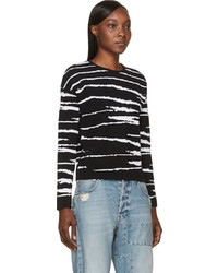 Женский черно-белый свитер с круглым вырезом в горизонтальную полоску от Versace