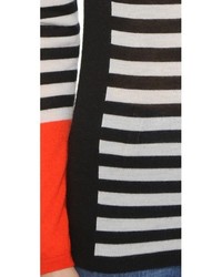 Женский черно-белый свитер с круглым вырезом в горизонтальную полоску