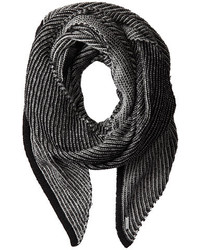 Черно-белый шарф в вертикальную полоску