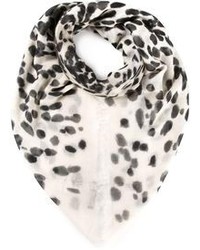 Женский черно-белый шарф с леопардовым принтом от Alexander McQueen