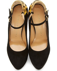 Черно-золотые замшевые туфли от Charlotte Olympia