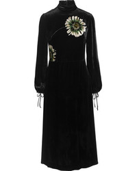 Черное бархатное платье-миди с принтом