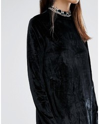 Черное бархатное платье с плиссированной юбкой от Brave Soul