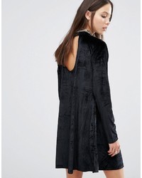 Черное бархатное платье с плиссированной юбкой от Brave Soul