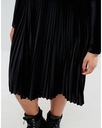 Черное бархатное платье с плиссированной юбкой от Alice & You