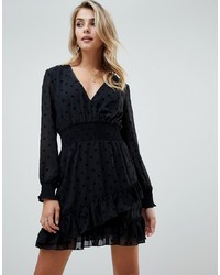 Черное бархатное платье с пышной юбкой с рюшами от PrettyLittleThing