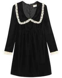 Черное бархатное платье от Saint Laurent