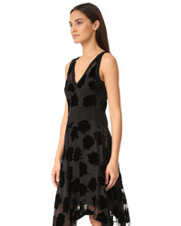 Черное бархатное платье от DKNY