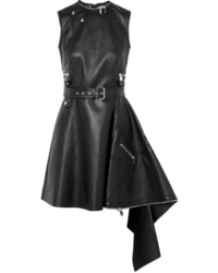 Черное кожаное платье с плиссированной юбкой от Alexander McQueen