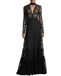 Черное кружевное вечернее платье с вырезом